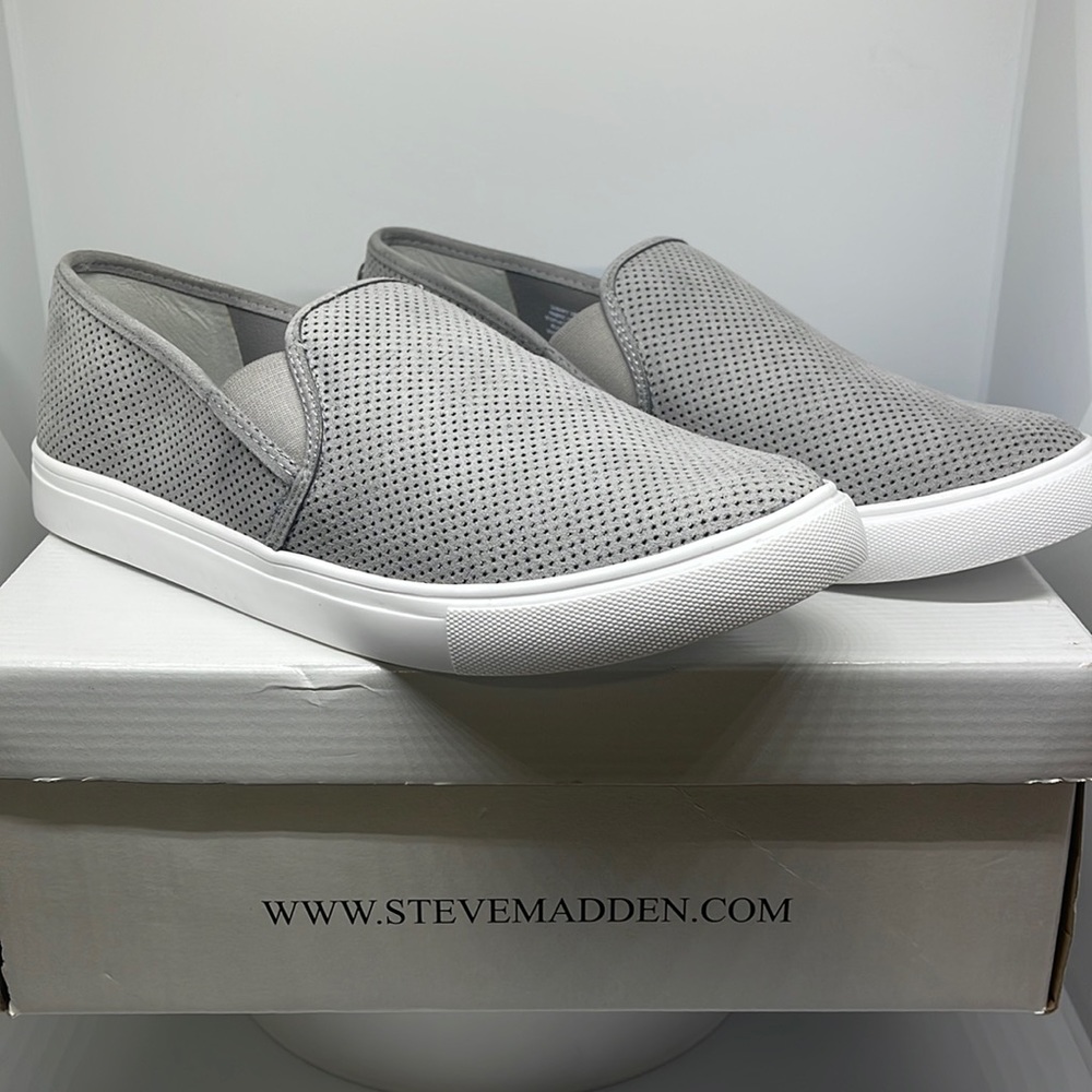 Steve Madden • Women’s Zarayy Lt. Grey Slip-On Sneakers Size 10